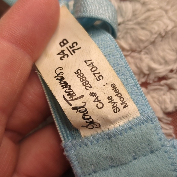 Vintage 34B Secret Treasures Underwire Bra *Yellowing from age* - Picture 4 of 8